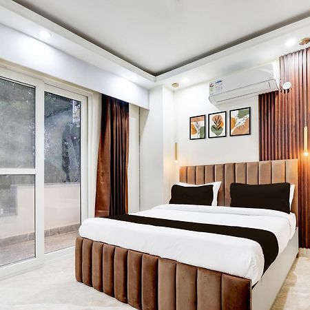 Super Hotel O Sector 43 Gurgaon Bagian luar foto