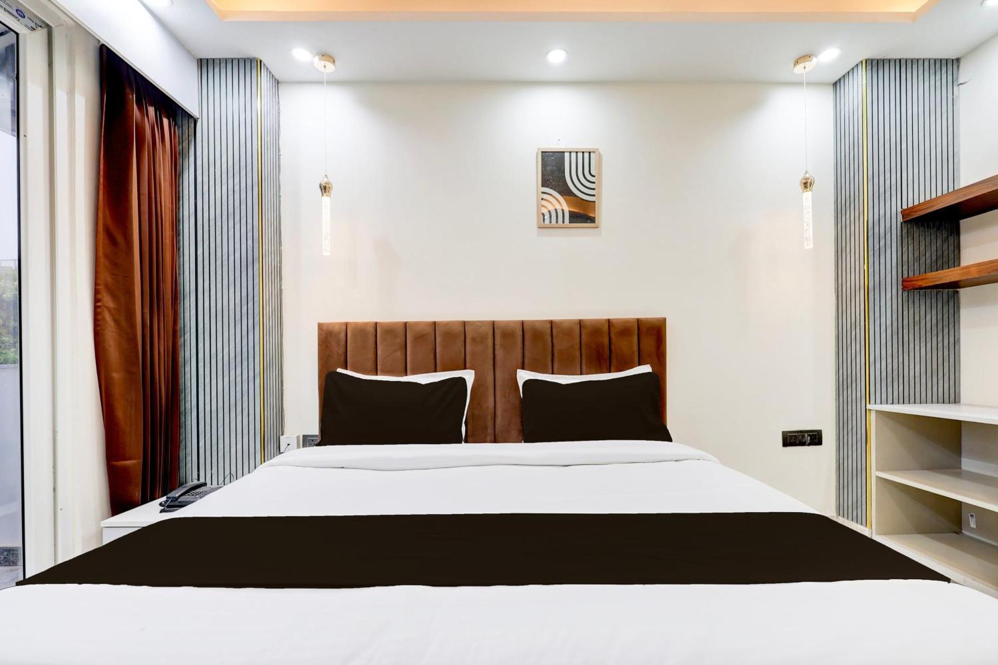 Super Hotel O Sector 43 Gurgaon Bagian luar foto