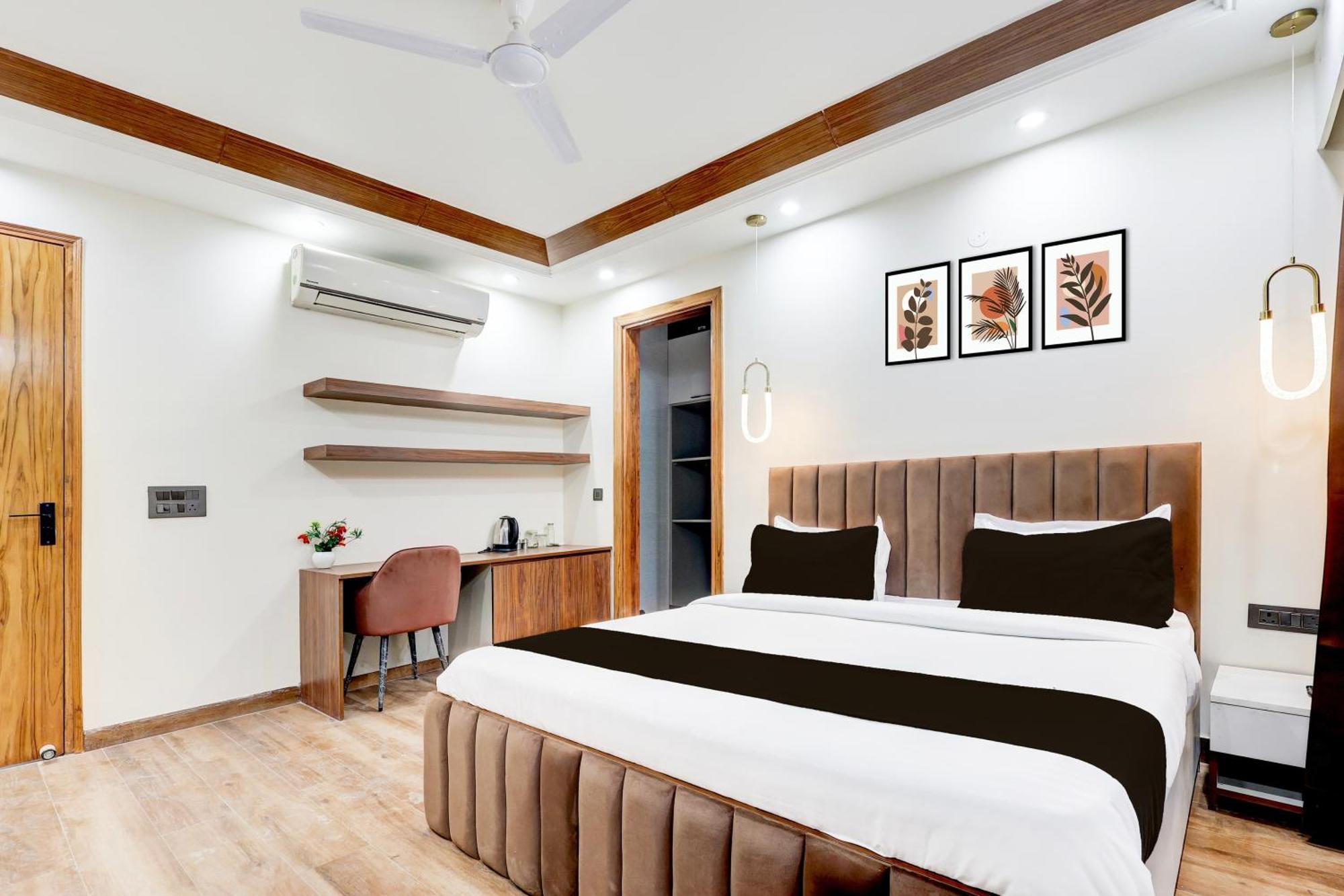 Super Hotel O Sector 43 Gurgaon Bagian luar foto