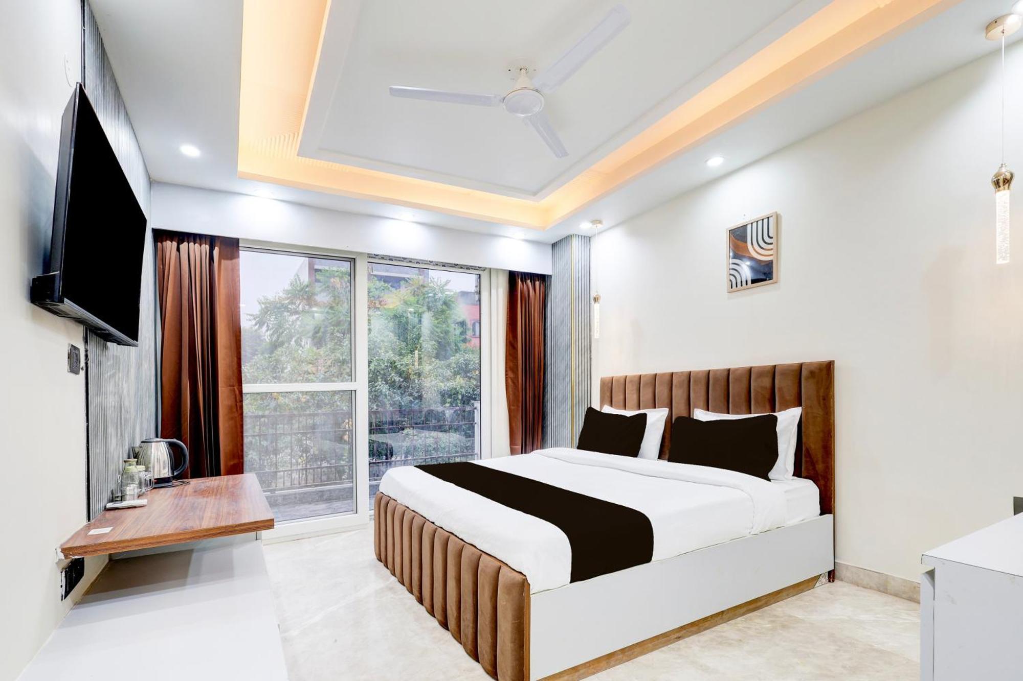 Super Hotel O Sector 43 Gurgaon Bagian luar foto