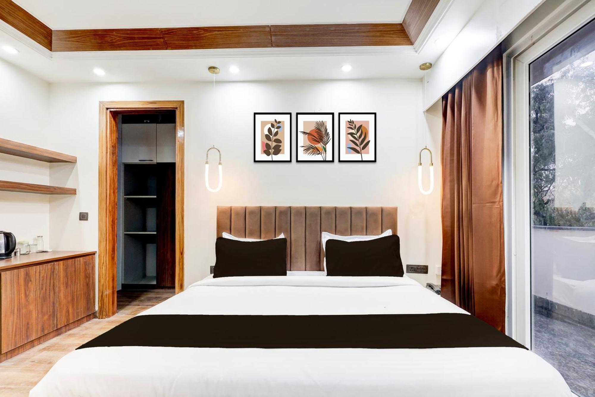 Super Hotel O Sector 43 Gurgaon Bagian luar foto
