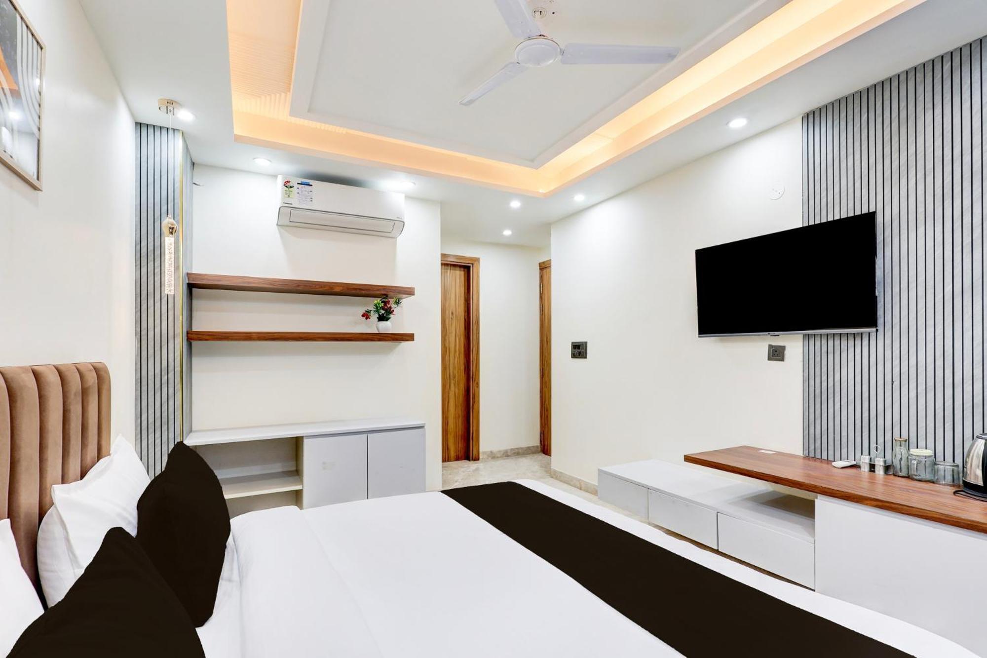 Super Hotel O Sector 43 Gurgaon Bagian luar foto