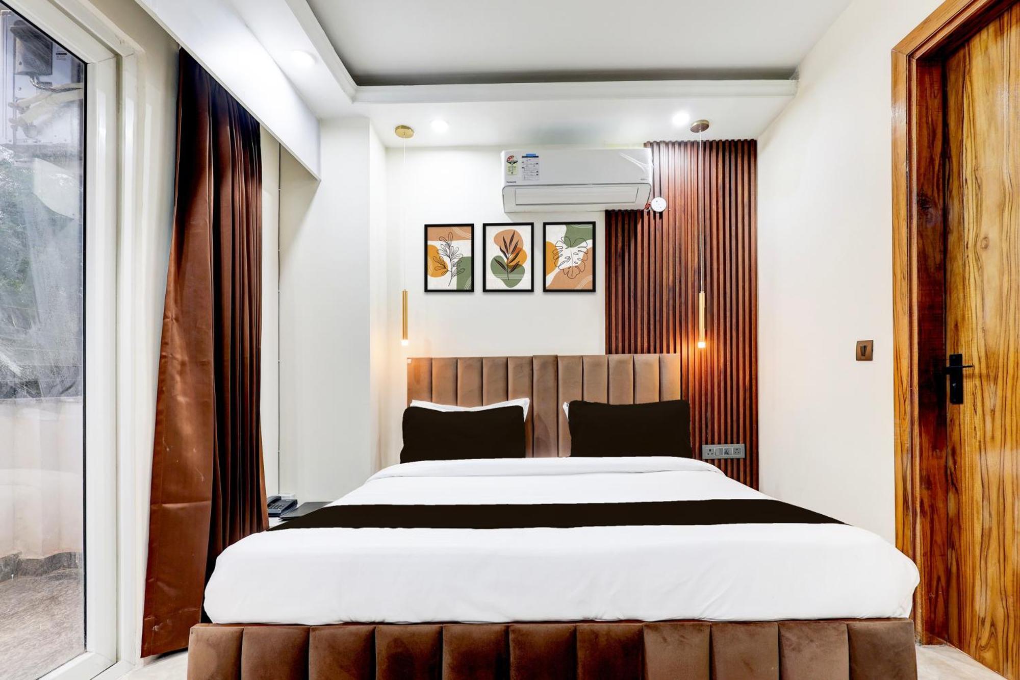 Super Hotel O Sector 43 Gurgaon Bagian luar foto