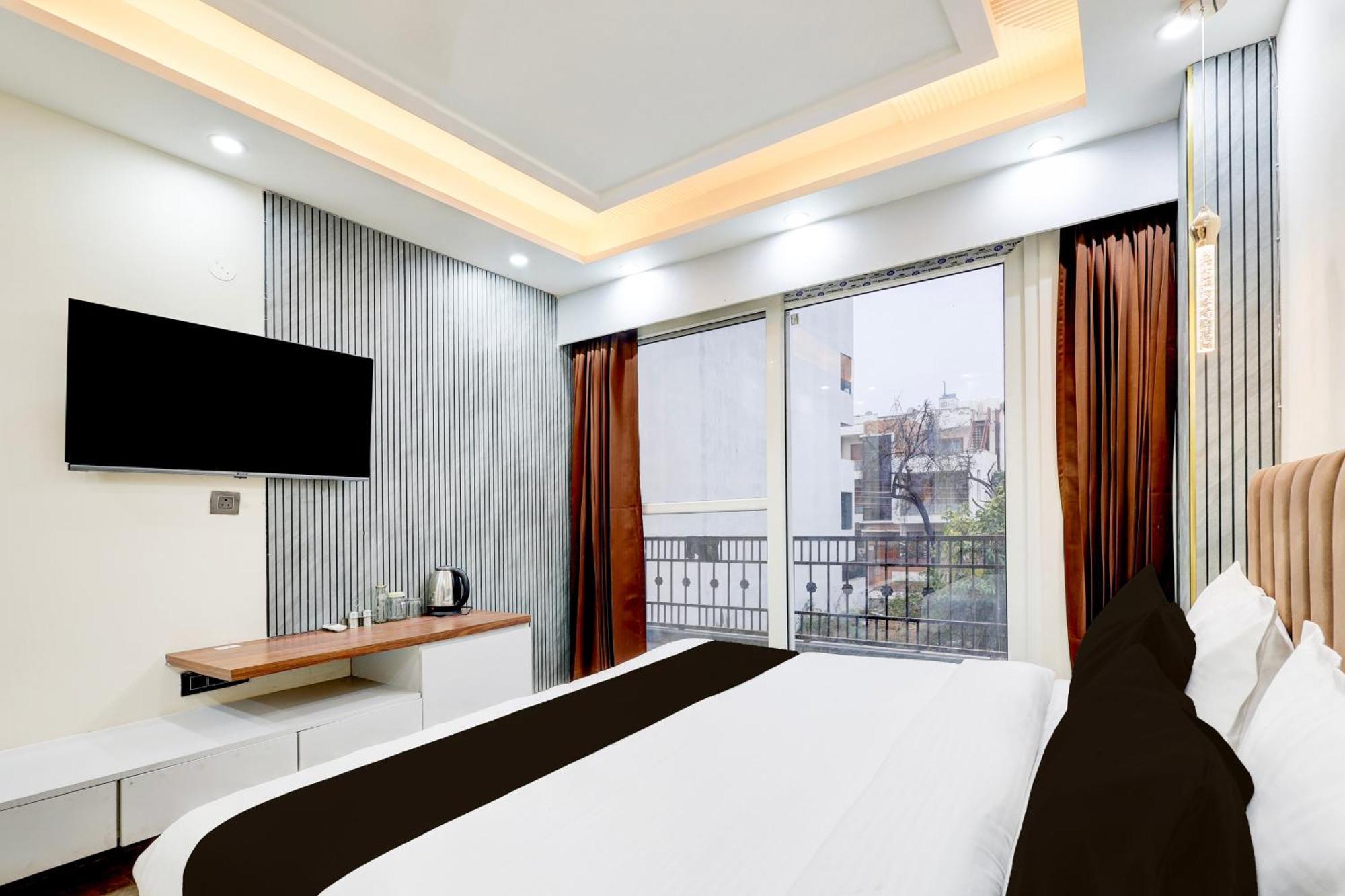 Super Hotel O Sector 43 Gurgaon Bagian luar foto